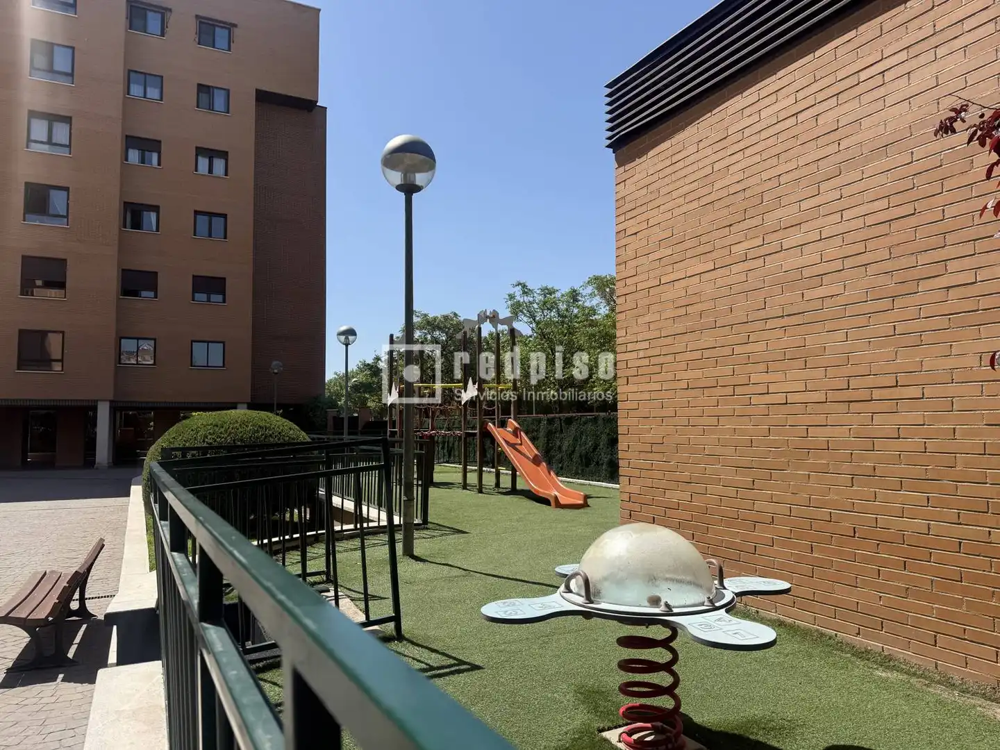 Vista exterior de Pis en venda en Madrid amb Calefacció, Jardí privat i Traster