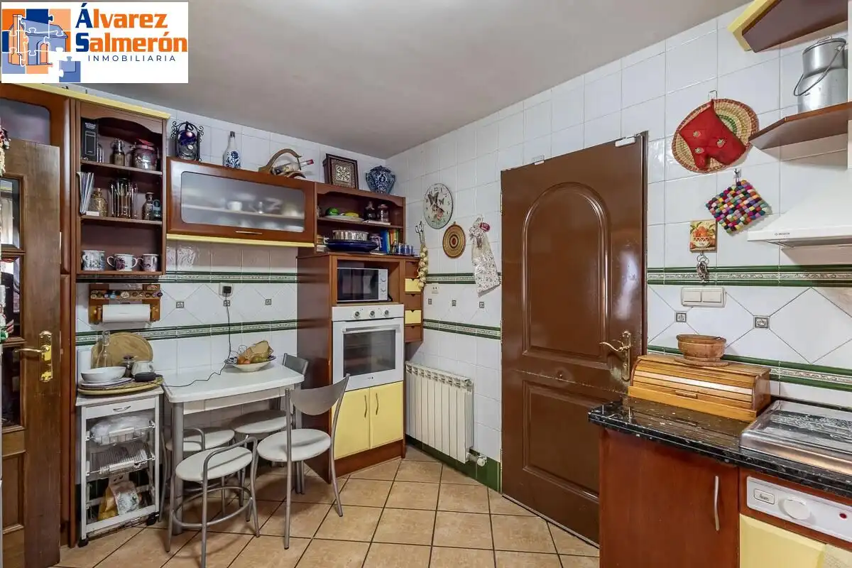 Kitchen of Houses for sale in Huétor Vega  with Air Conditioner, Heating and Terrace