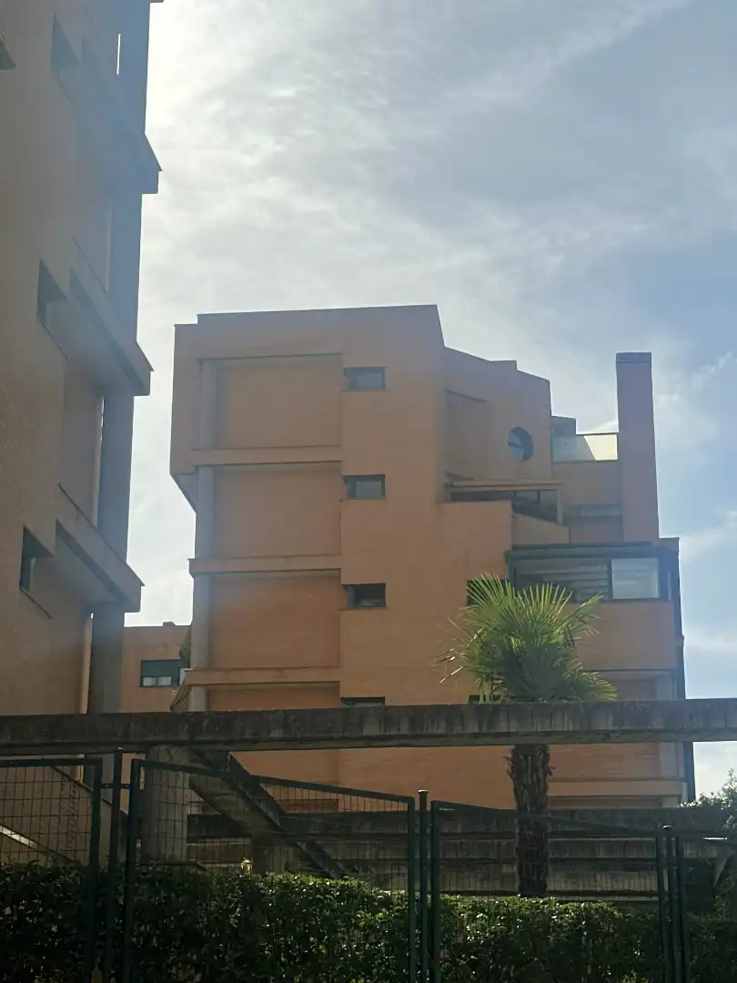 Vista exterior de Pis en venda en Madrid amb Aire condicionat, Calefacció i Jardí privat