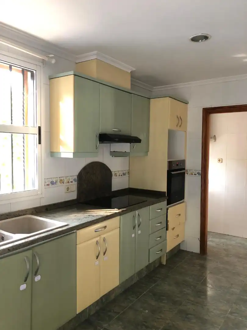Cocina de Casa adosada en venta en Gilet con Calefacción, Jardín privado y Parquet