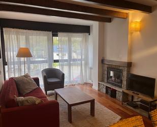 Sala d'estar de Apartament en venda en Esterri d'Àneu amb Calefacció, Traster i Moblat
