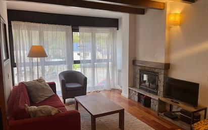 Sala d'estar de Apartament en venda en Esterri d'Àneu amb Calefacció, Traster i Moblat