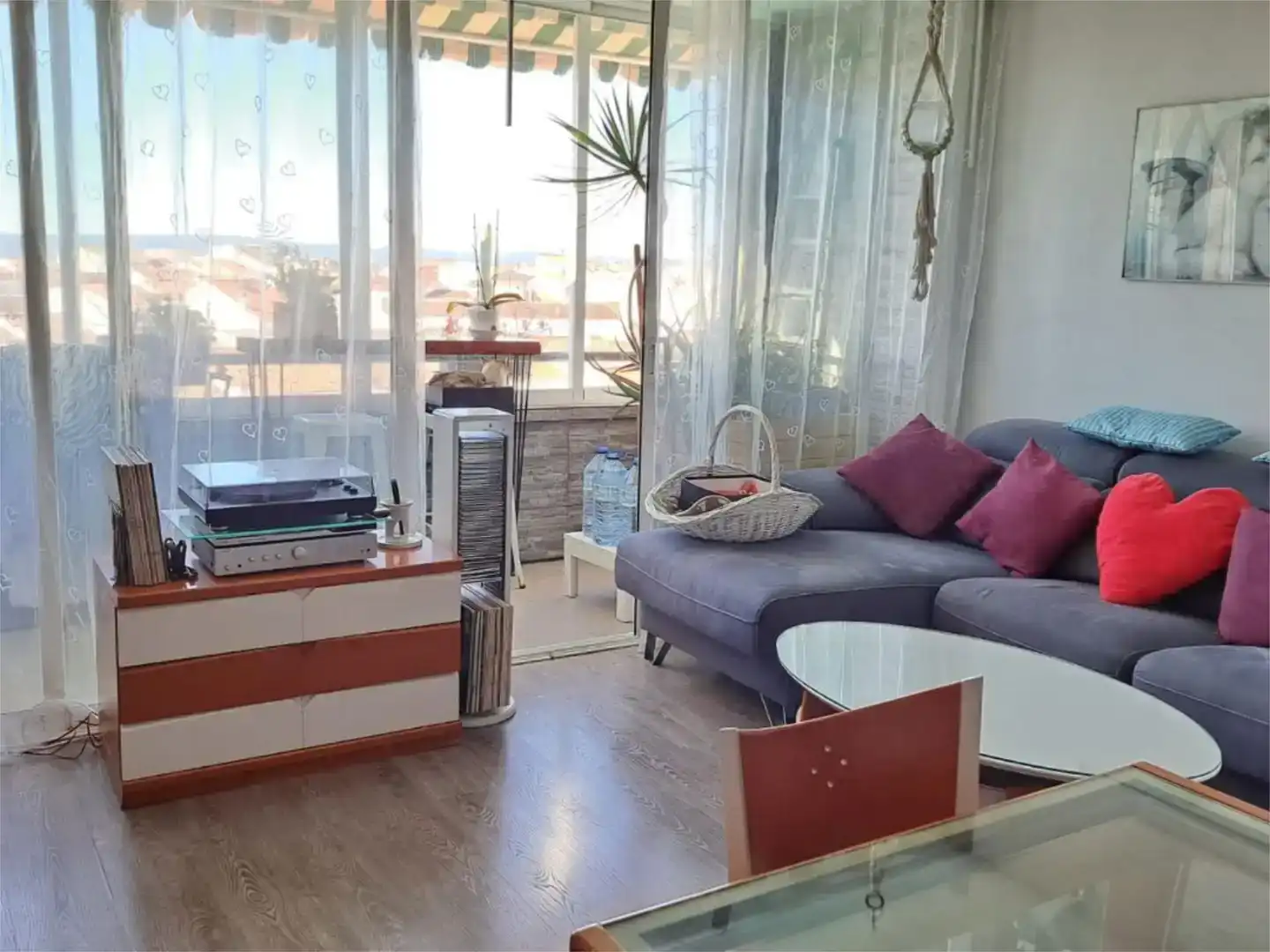 Sala d'estar de Pis en venda en Malpartida de Cáceres amb Aire condicionat, Jardí privat i Parquet