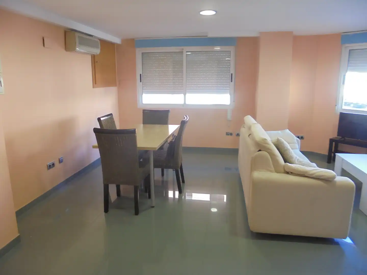 Sala d'estar de Oficina en venda en Castellón de la Plana / Castelló de la Plana amb Aire condicionat i Moblat