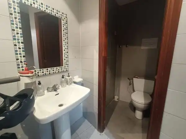 Badezimmer von Geschaftsraum zum Verkauf in Valencia mit Klimaanlage und Heizung
