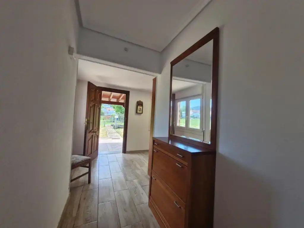 Casa o xalet en venda en Los Corrales de Buelna  amb Calefacció, Jardí privat i Traster