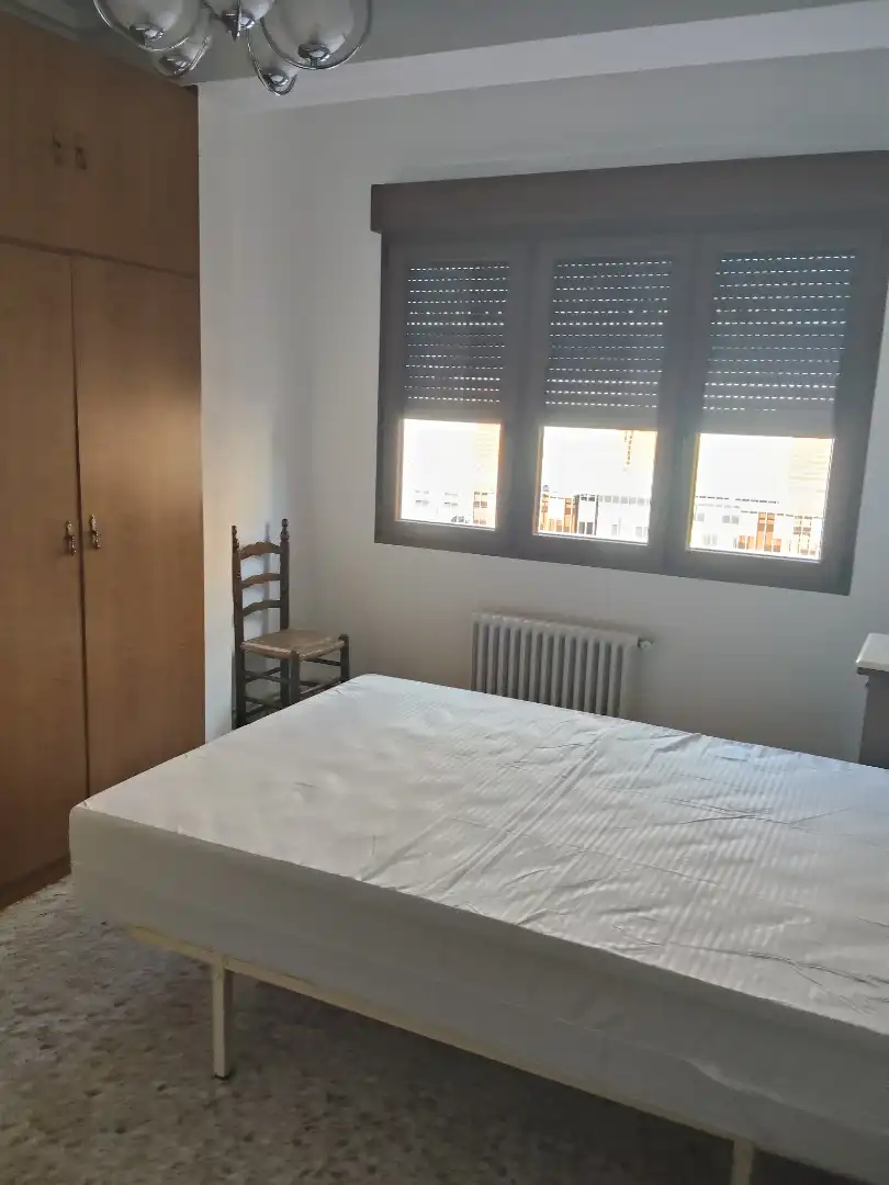 Schlafzimmer von Wohnung zur Miete in Industria
