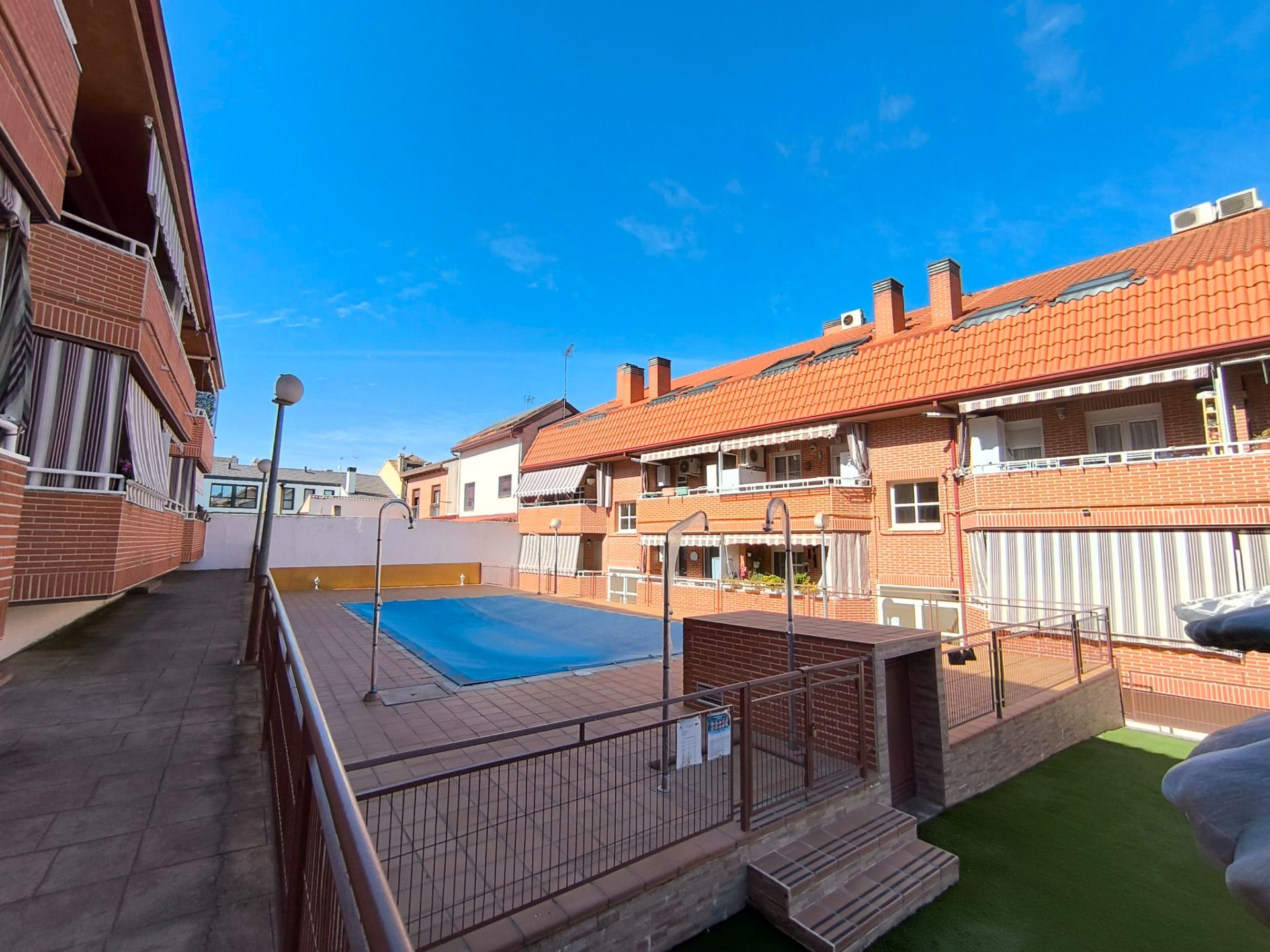 Schwimmbecken von Maisonette zum Verkauf in Sevilla la Nueva mit Klimaanlage, Heizung und Terrasse