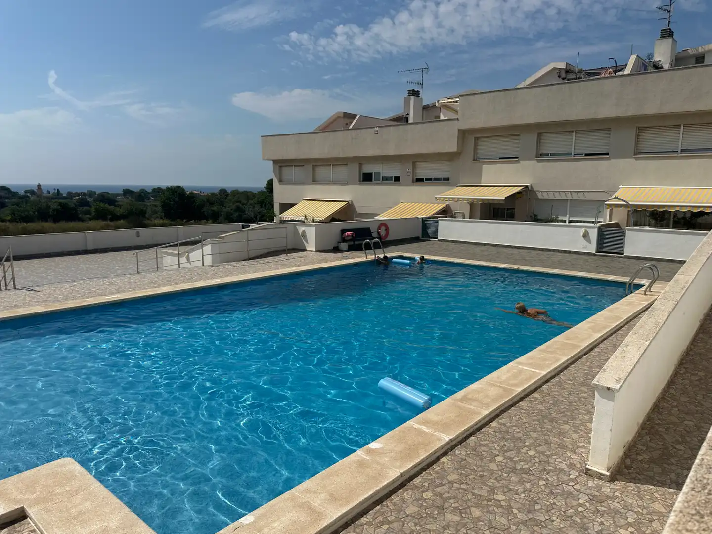 Àtic amb piscina en venda a Carrer Englantina 38