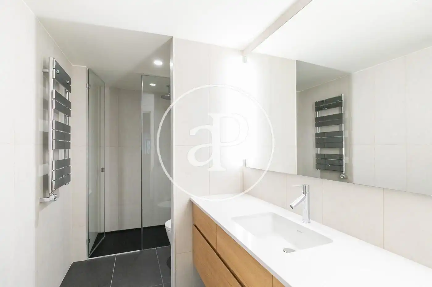 Bathroom of Duplexes for sale in Barcelona  with Air Conditioner, Heating and Terrace