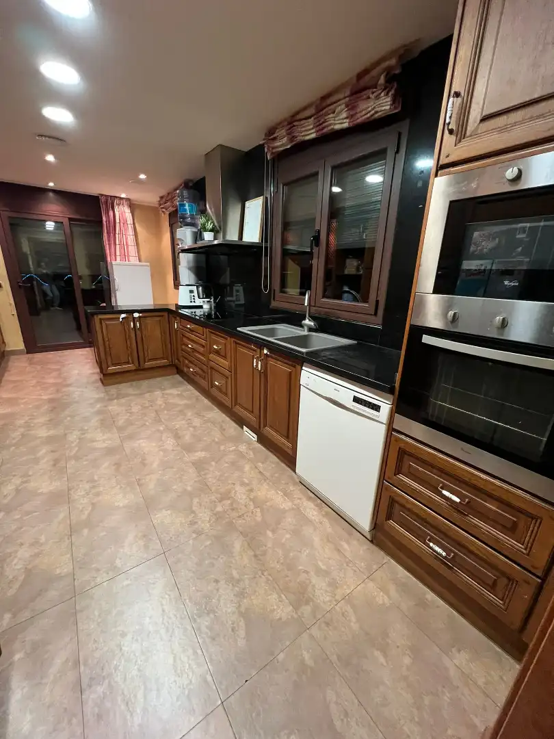 Casa con piscina en venta en Carrer de Joan Coromines i Vigneaux, imagen 11