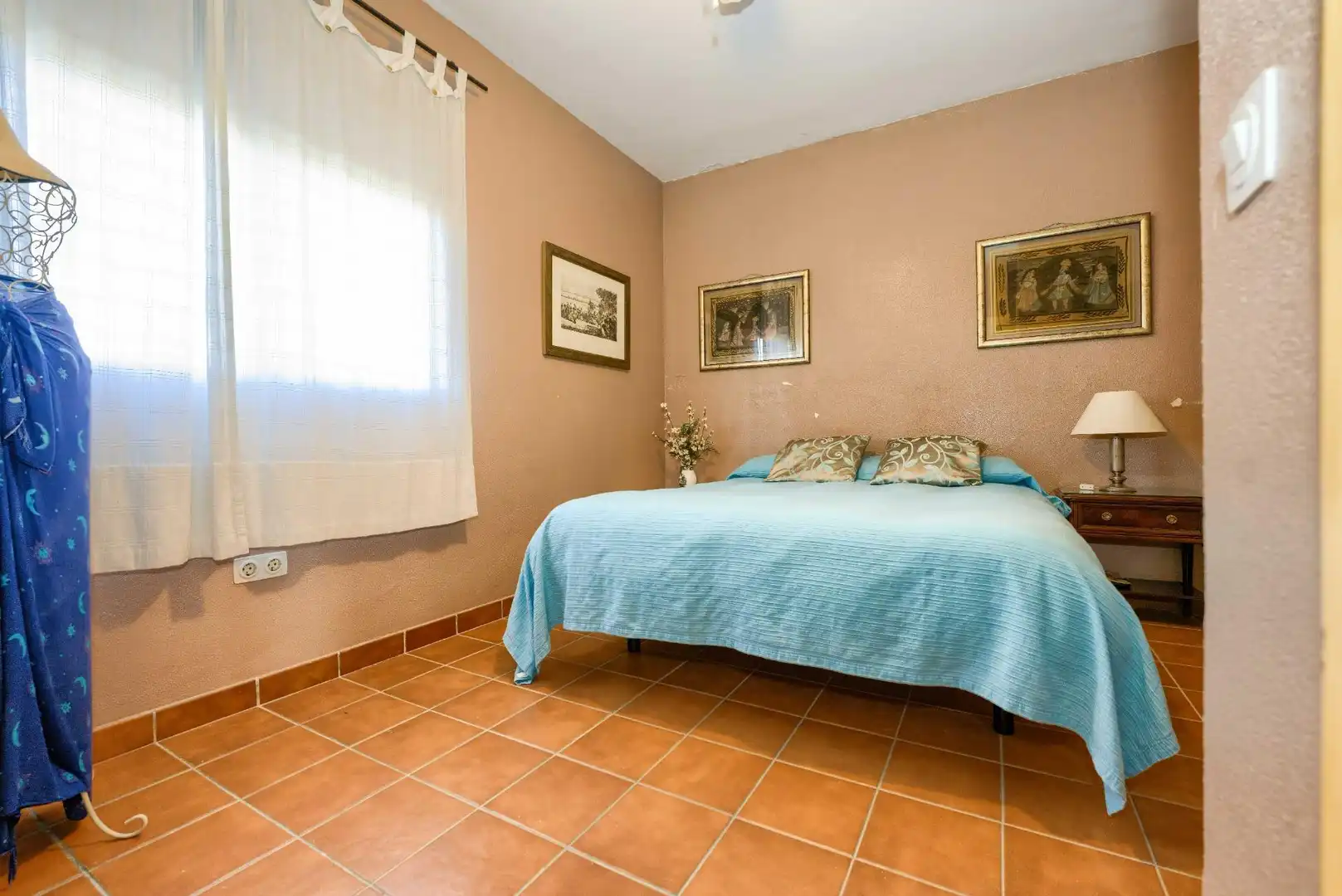 Dormitori de Casa o xalet en venda en Espartinas amb Aire condicionat, Jardí privat i Terrassa