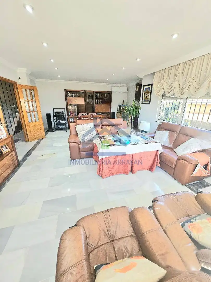 Sala de estar de Casa o chalet en venta en Ogíjares con Aire acondicionado, Calefacción y Jardín privado