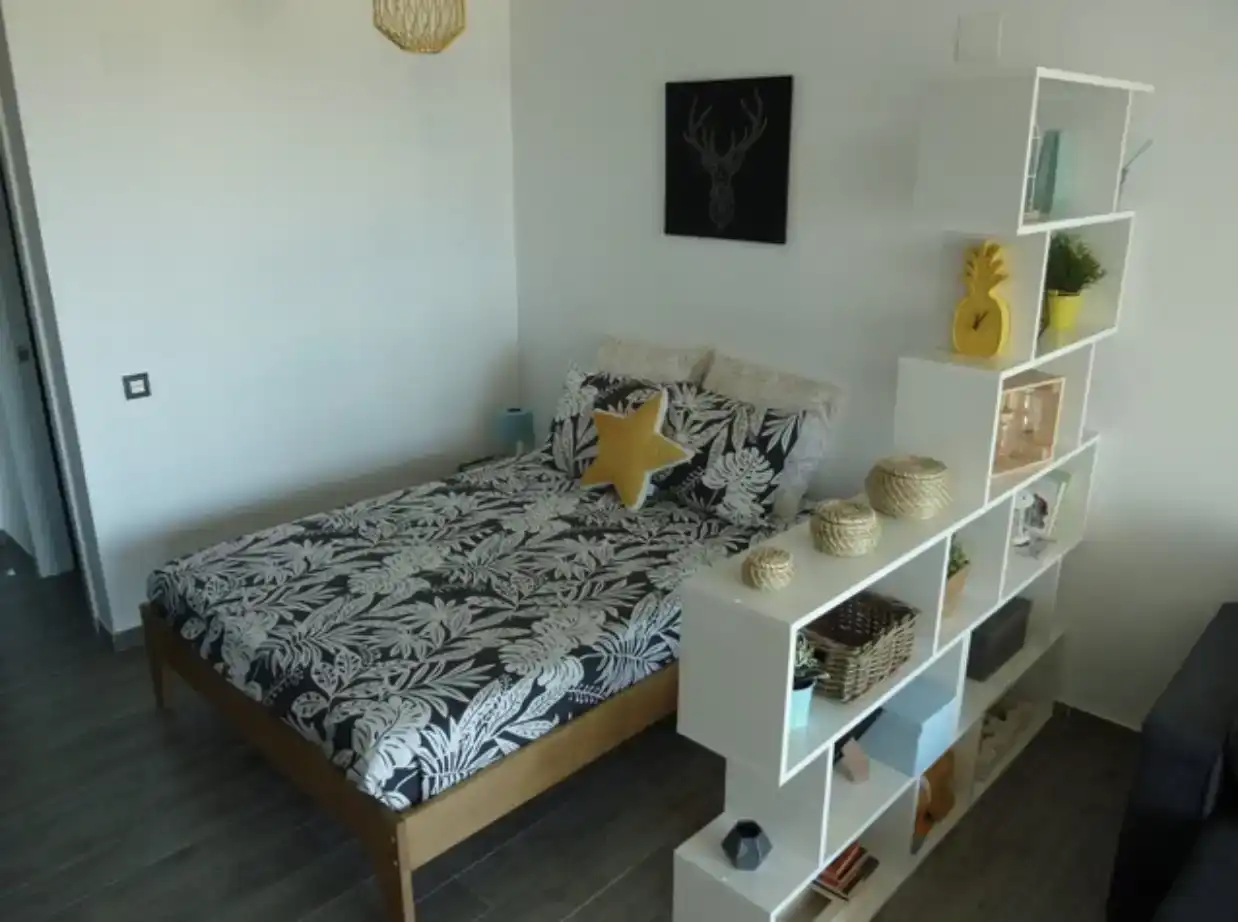 Schlafzimmer von Wohnung zur Miete in Rincón de la Victoria mit Klimaanlage und Schwimmbad