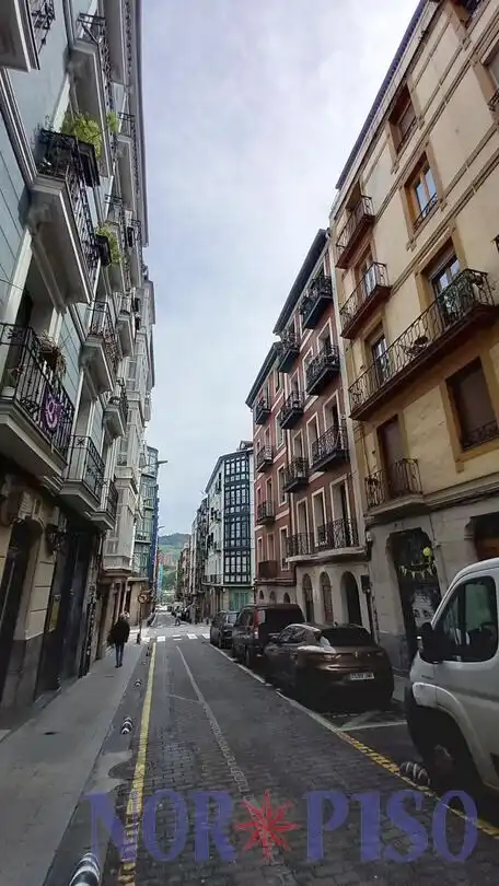 Außenansicht von Wohnung zum Verkauf in Bilbao  mit Heizung und Balkon