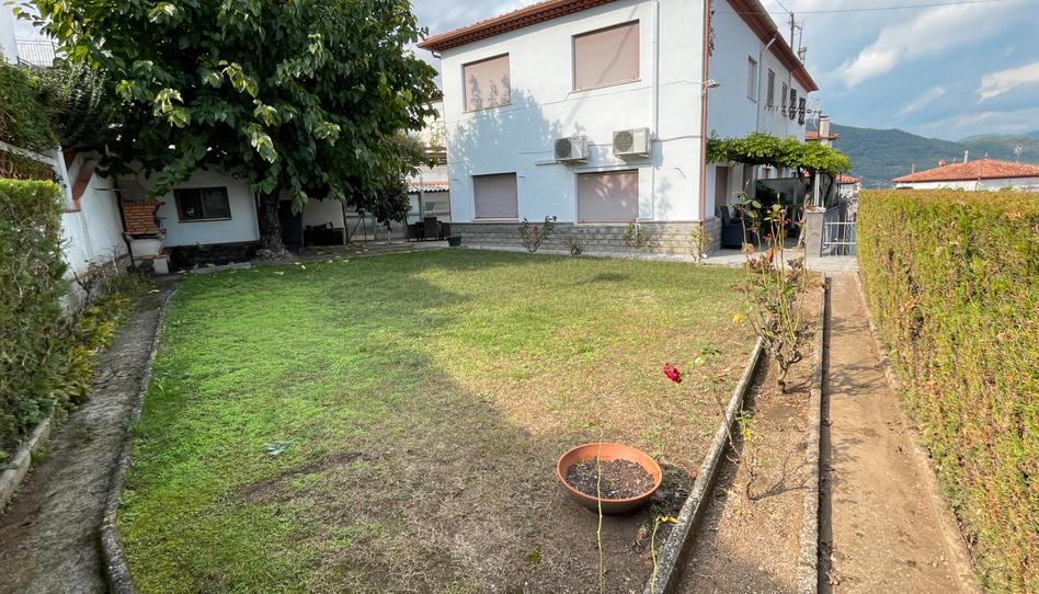 Foto 1 de Casa adosada en venda a Olot, Girona