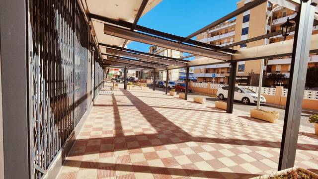 Local comercial en Venta en Calle CUBELLES en Can Toni