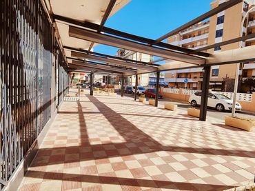Locale commerciale in vendita a Calle CUBELLES
