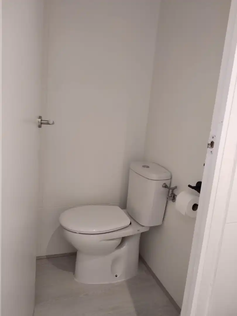 Baño de Local en venta en Zaragoza con Aire acondicionado