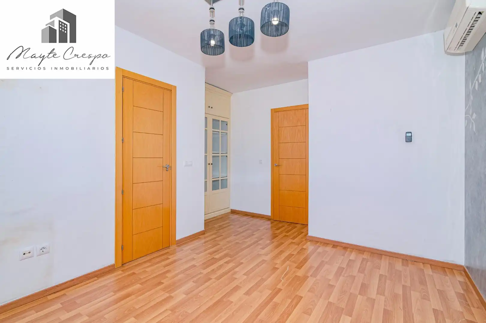 Casa aparellada amb terrassa en venda a Jun, imagen 27