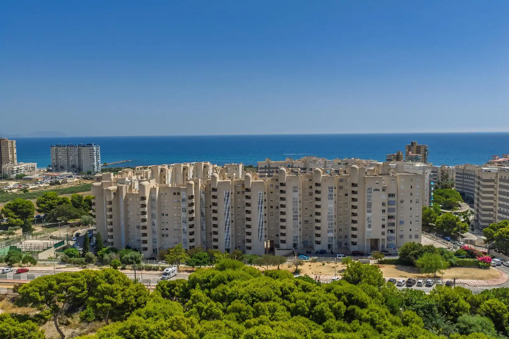 Vista exterior de Apartament en venda en El Campello amb Jardí privat, Terrassa i Balcó