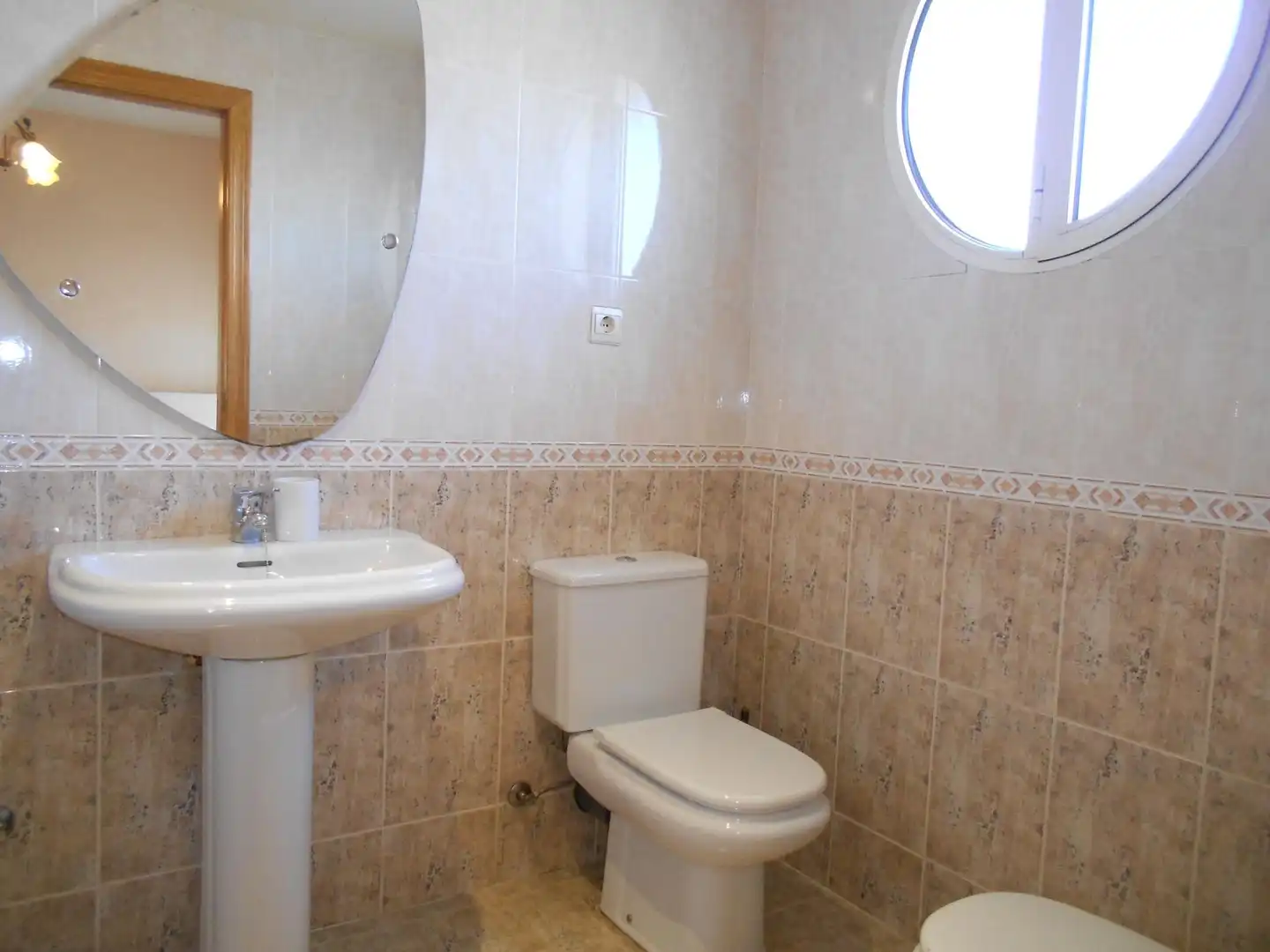 Badezimmer von Einfamilien-Reihenhaus zum Verkauf in Murcia mit Klimaanlage, Heizung und Privatgarten