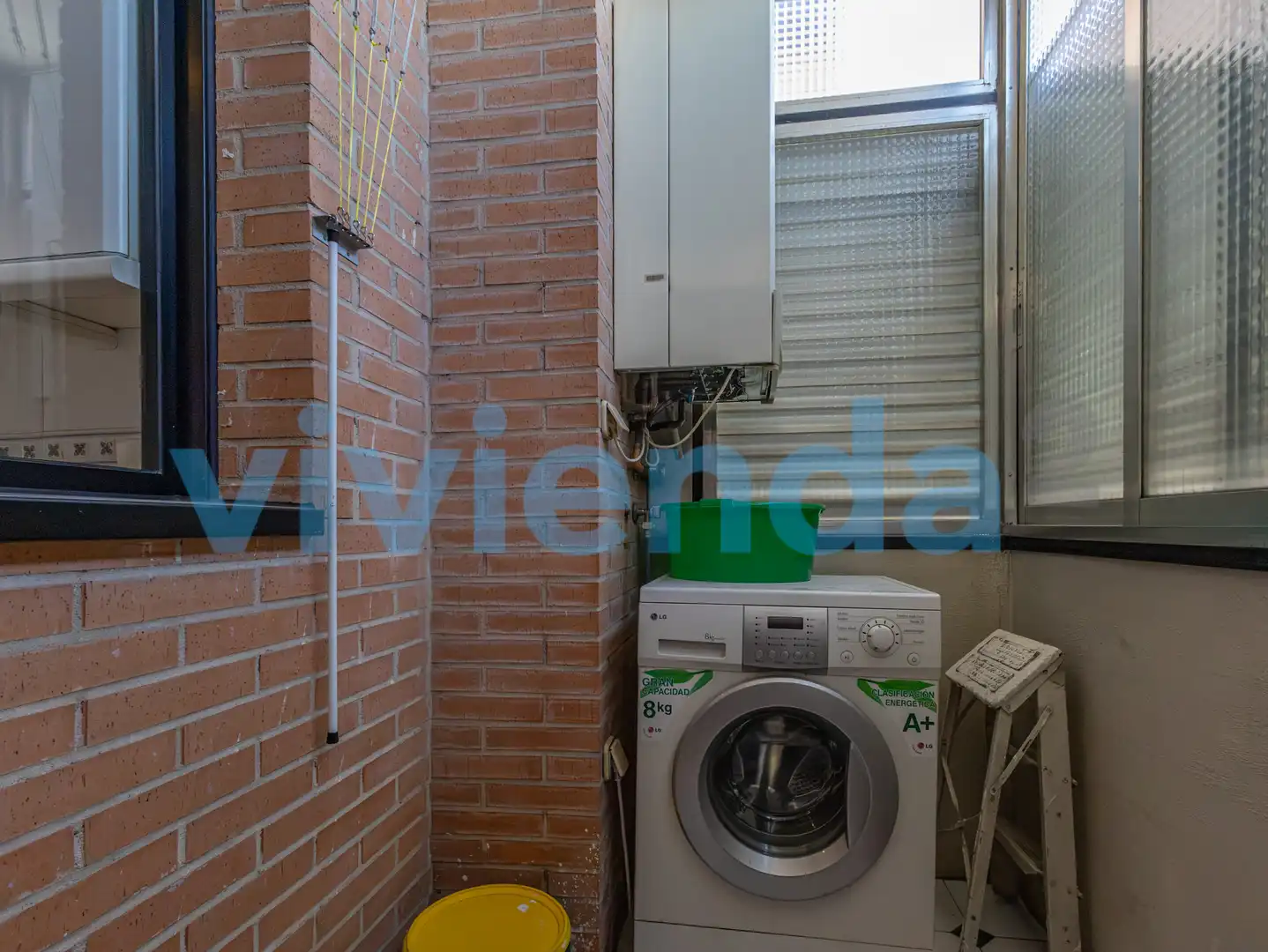 Cuina de Pis de lloguer en Madrid amb Aire condicionat, Calefacció i Jardí privat