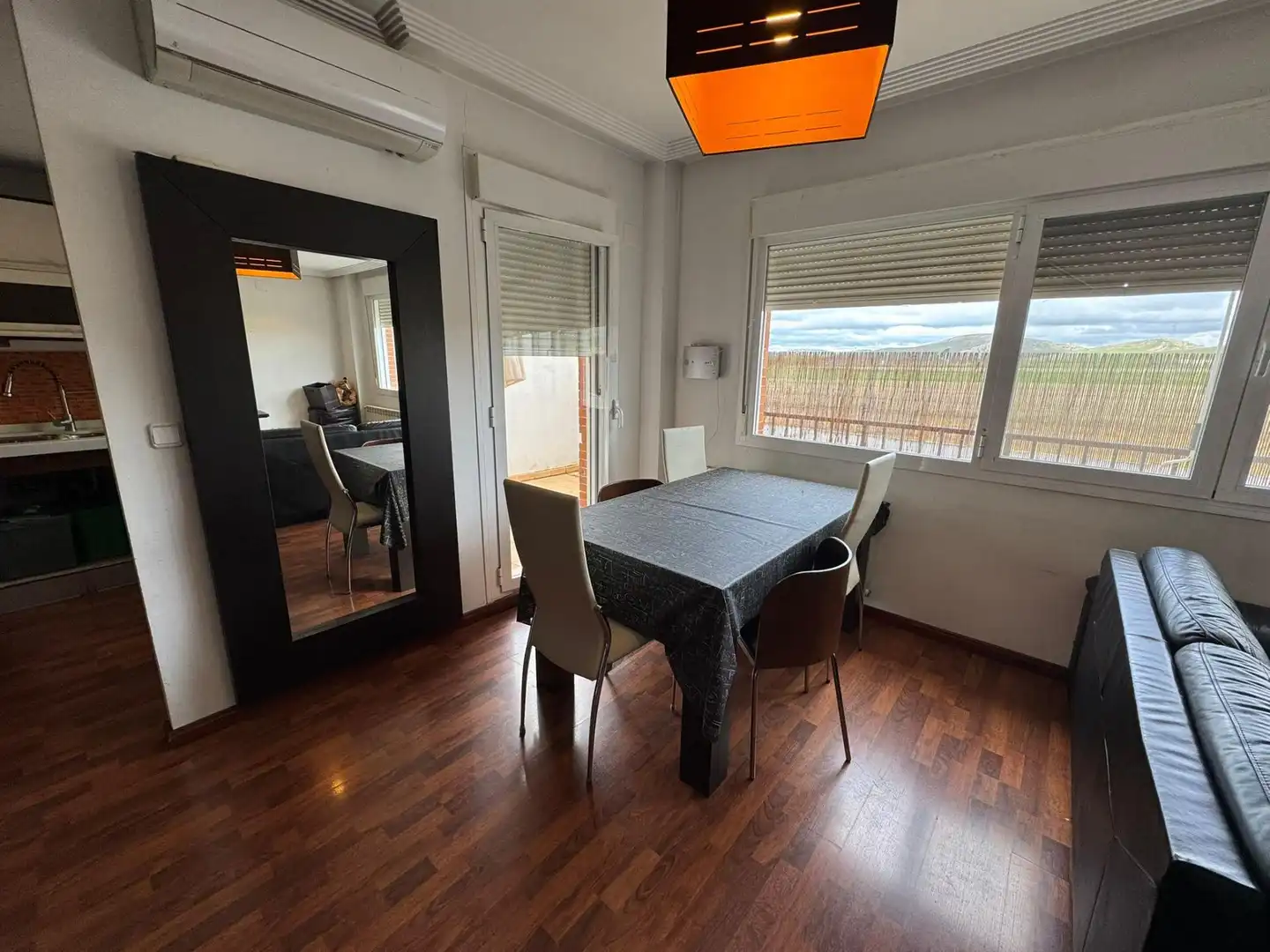 Comedor de Casa adosada en venta en Poblete con Aire acondicionado, Calefacción y Jardín privado