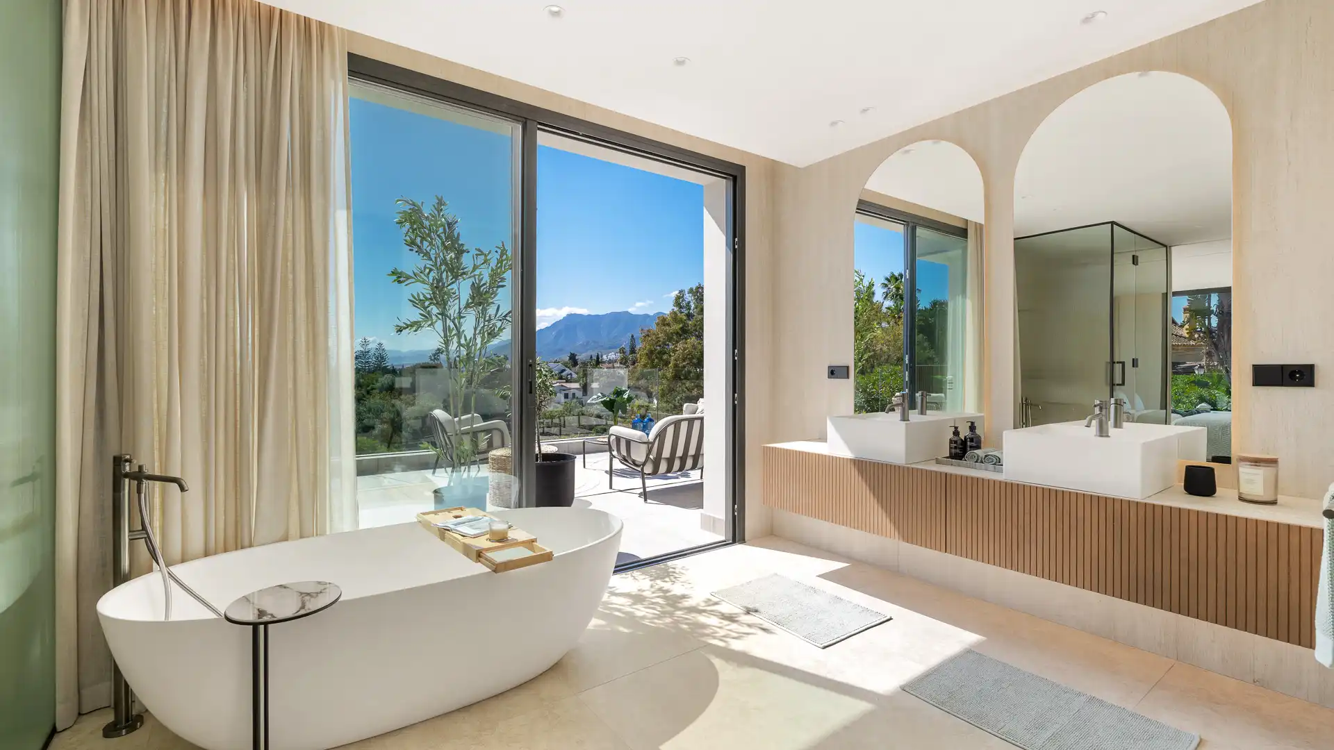 Baño de Casa o chalet en venta en Marbella con Aire acondicionado, Jardín privado y Terraza