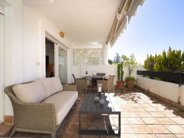 Apartment with pool for sale in Nueva Andalucía
