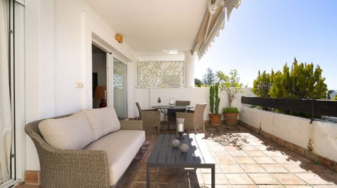 Elegante apartamento orientado al oeste en el corazón de Nueva Andalucía