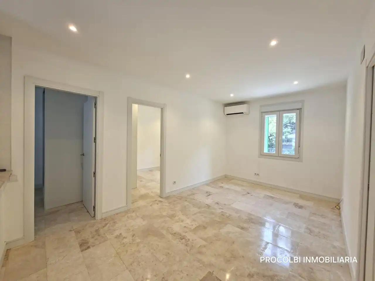 Ground floor for sale in Madrid  with Air Conditioner and Heating