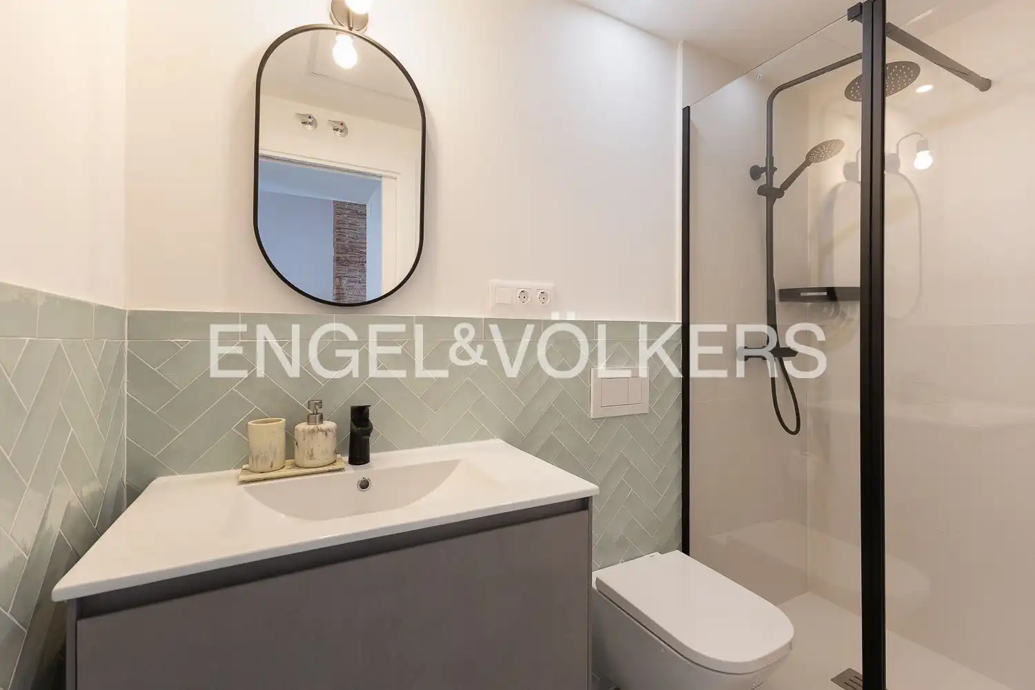 Badezimmer von Wohnung zur Miete in Valencia mit Klimaanlage, Heizung und Möbliert