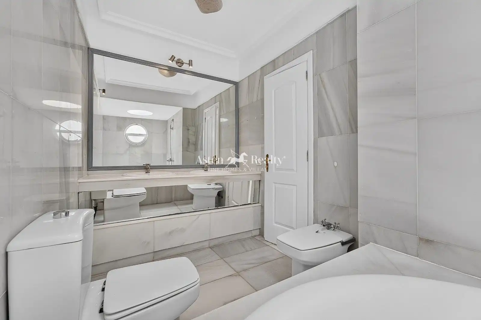 Baño de Piso en venta en San Miguel de Abona con Terraza, Piscina y Piscina comunitaria