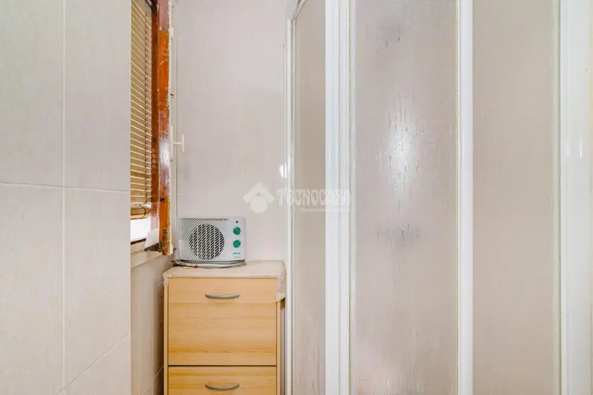 Baño de Piso en venta en Granada con Calefacción, Amueblado y Balcón