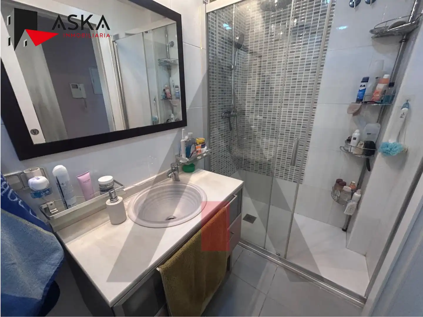 Bathroom of Flat for sale in Alfafar  with Air Conditioner and Storage room