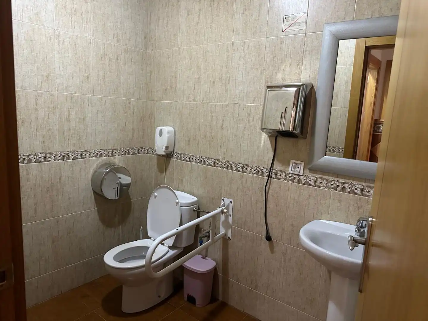 Baño de Local en venta en Berja con Aire acondicionado, Calefacción y Amueblado