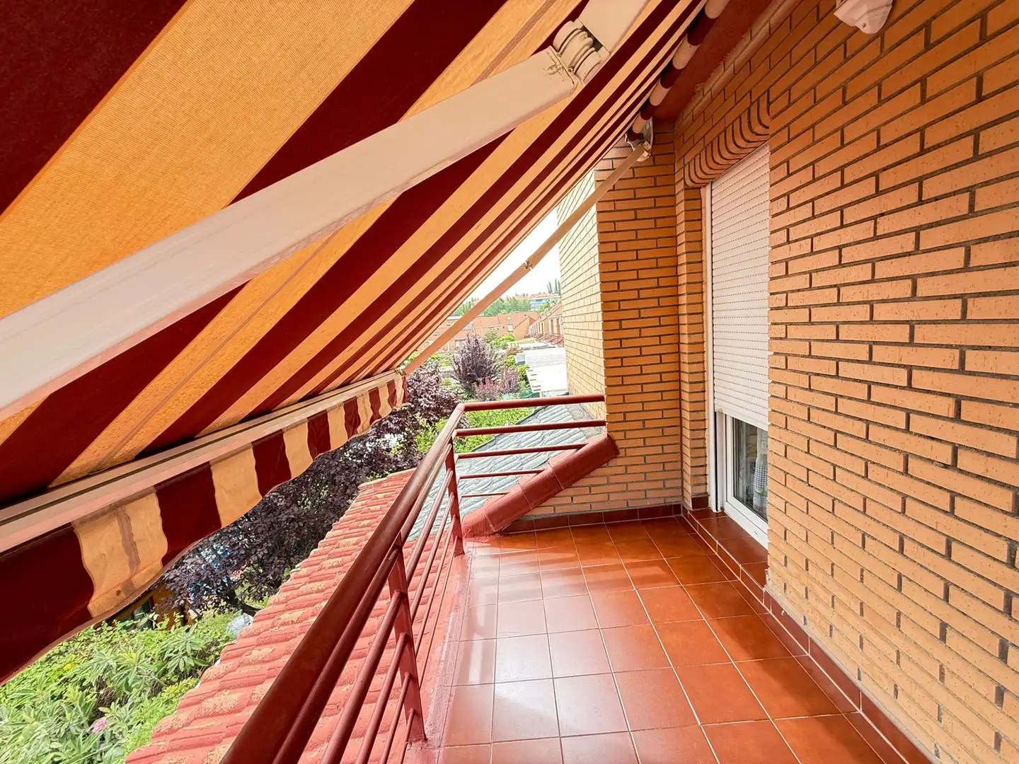Terrassa de Casa adosada en venda en Móstoles amb Aire condicionat, Calefacció i Jardí privat