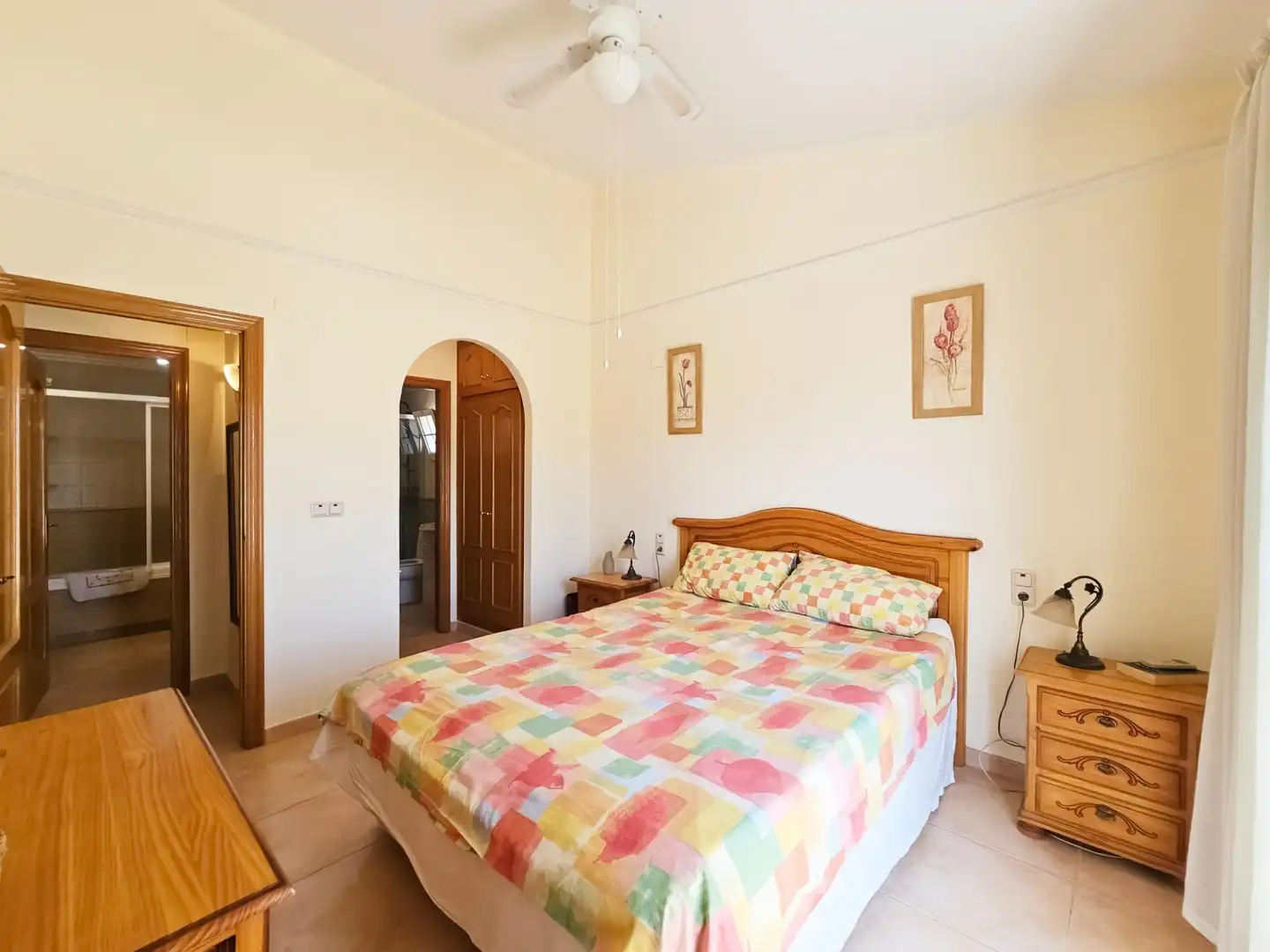 Schlafzimmer von Einfamilien-Reihenhaus zum Verkauf in Santa Pola mit Heizung, Privatgarten und Terrasse