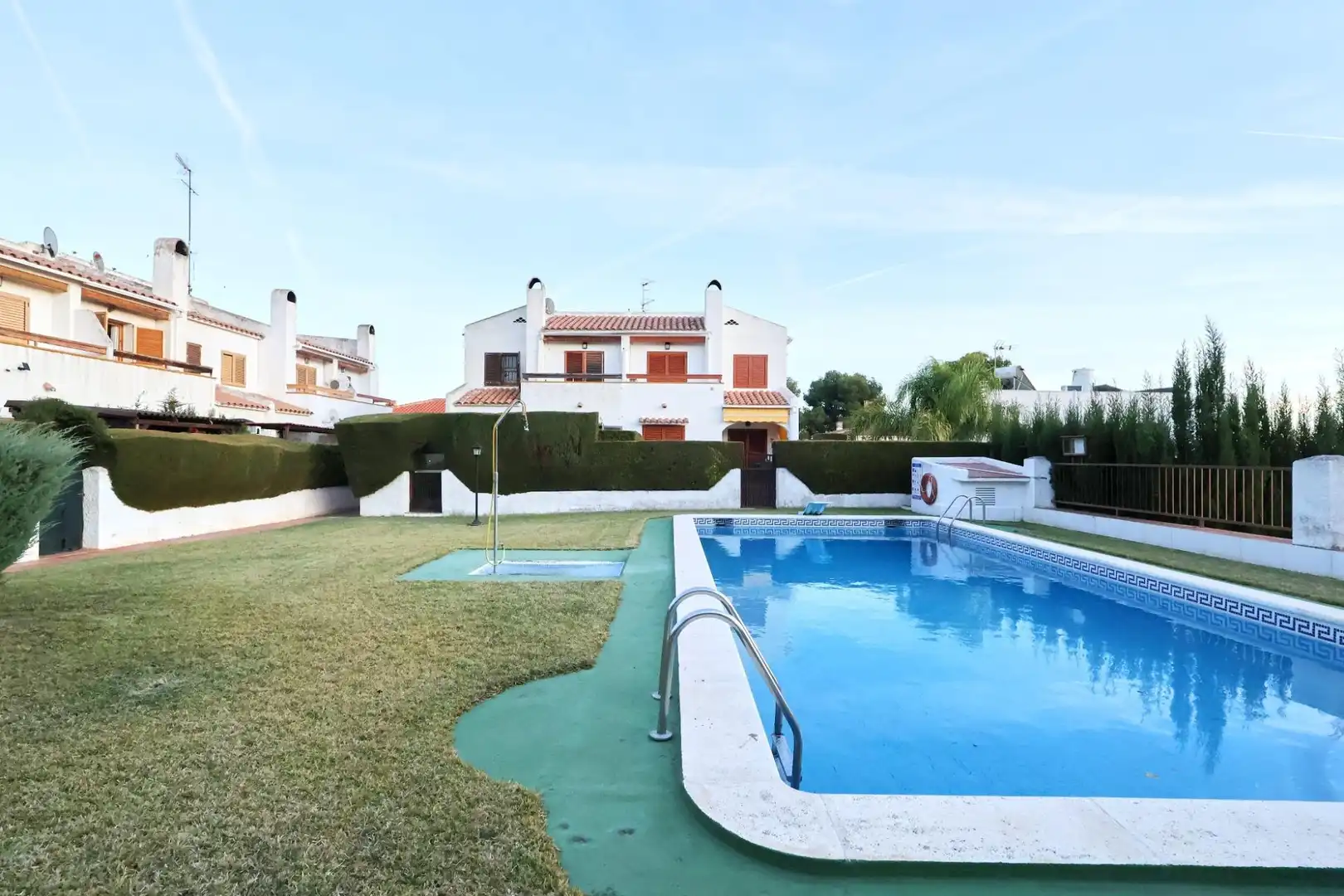 Piscina de Casa o xalet en venda en Cunit amb Jardí privat, Terrassa i Piscina comunitària