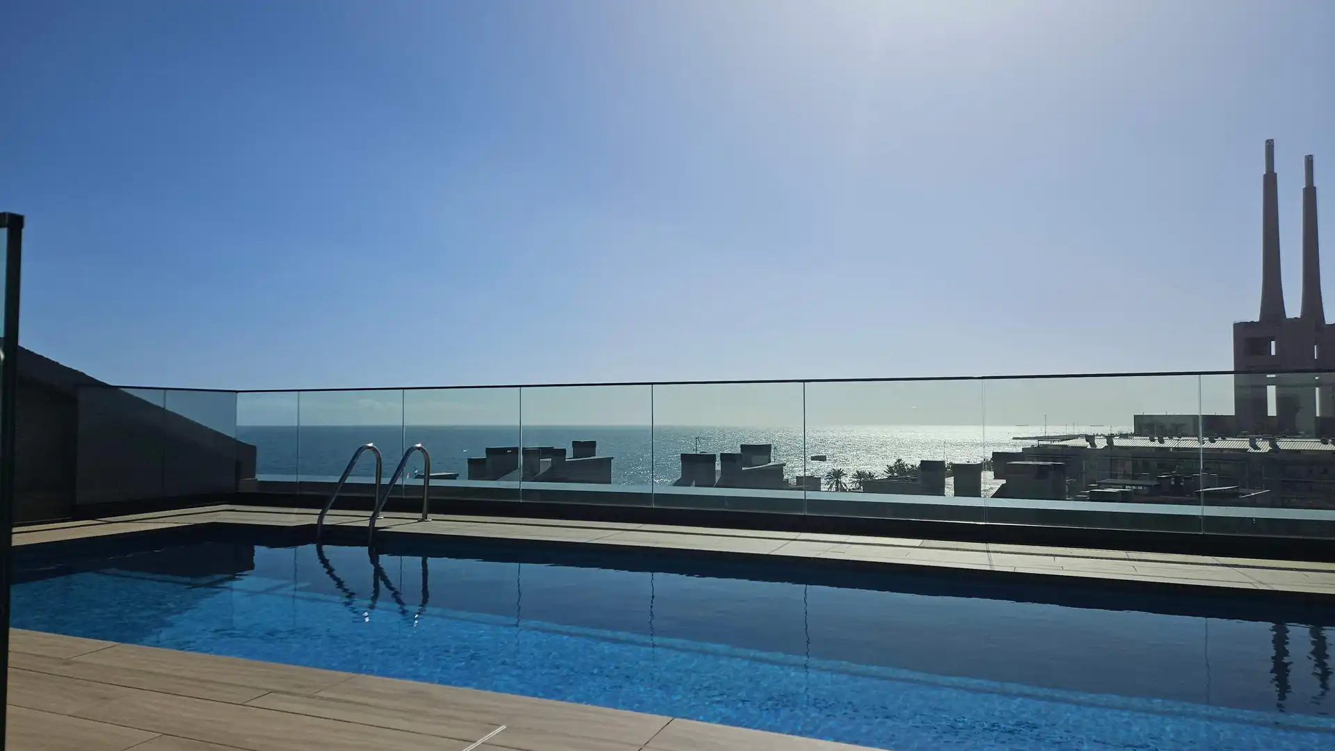 Piscina de Piso de alquiler en Badalona con Aire acondicionado, Terraza y Amueblado