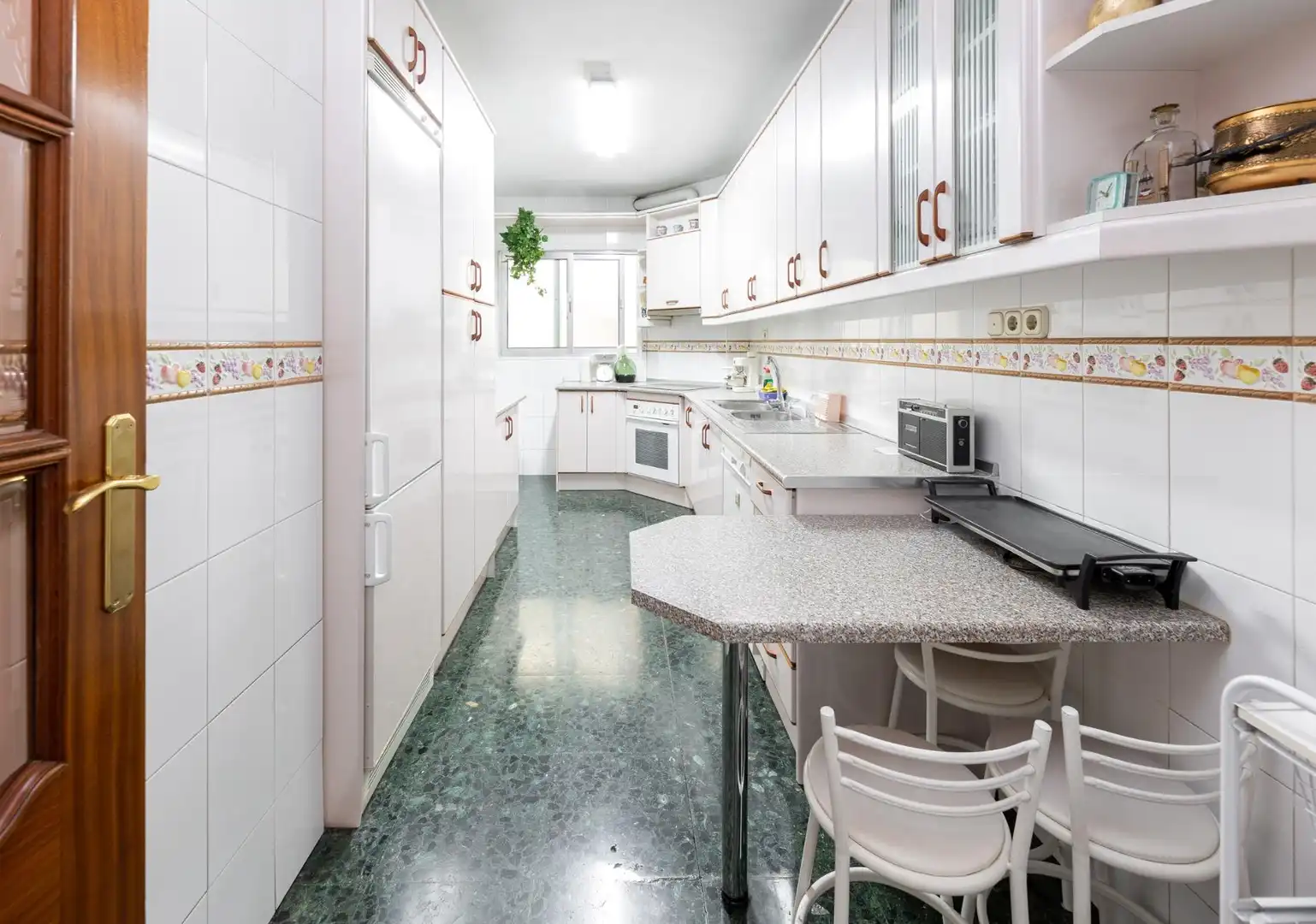 Kitchen of Flat for sale in Granada  with Terrace, Storage room and Balcony