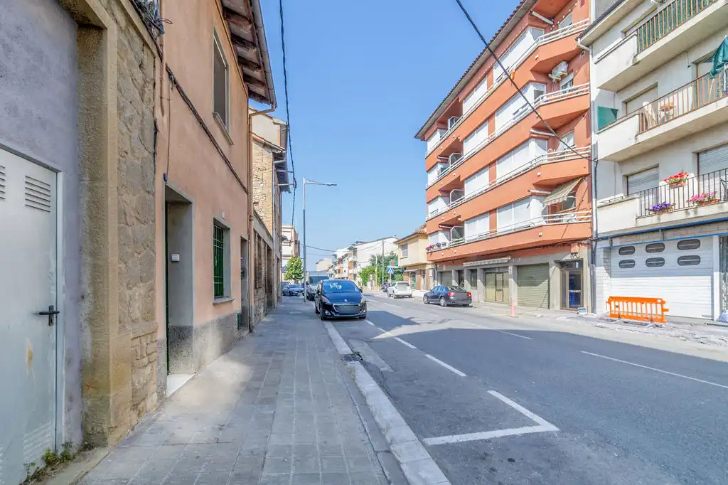 Exterior view of Office for sale in Manlleu