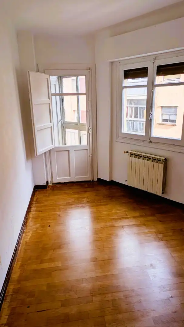 Flat for sale in Calle de Mariano Carderera, 30, Barrio de Delicias