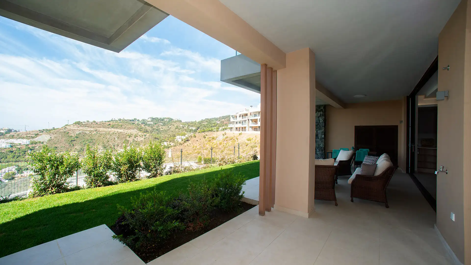 Terraza de Piso de alquiler en Benahavís con Aire acondicionado, Calefacción y Jardín privado