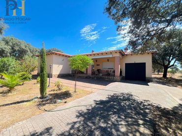 Detached house with garden for sale in San Román de los Montes