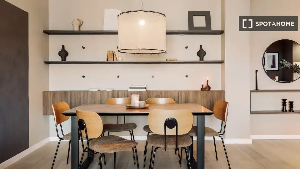 Comedor de Piso de alquiler en Barcelona con Aire acondicionado, Calefacción y Amueblado