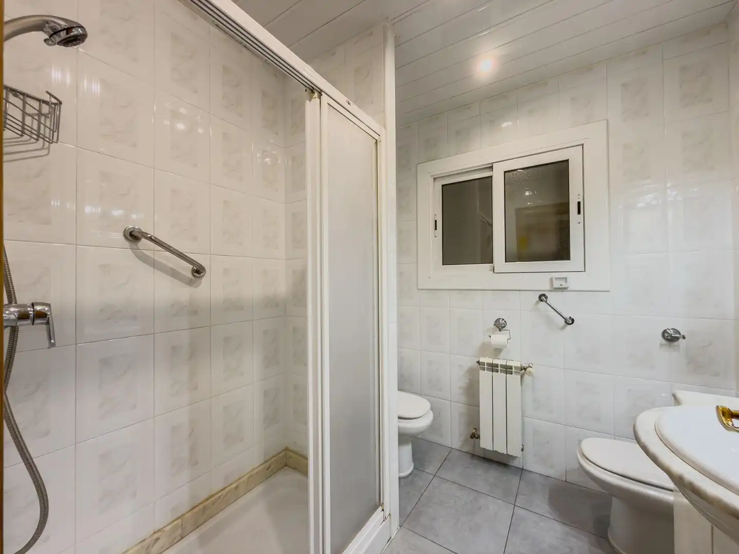 Badezimmer von Wohnung zum Verkauf in Terrassa mit Heizung