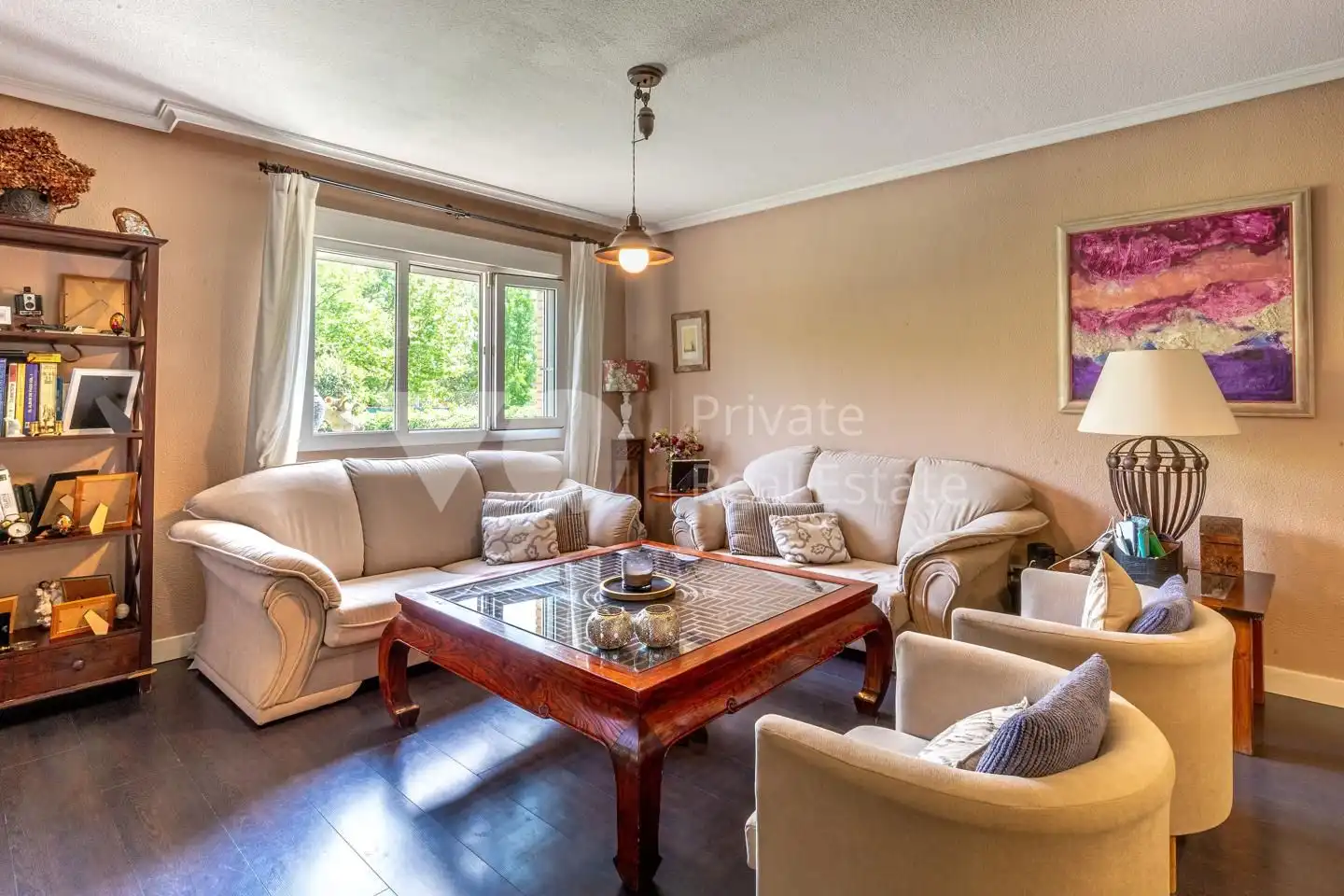 Sala de estar de Casa adosada en venta en Villanueva de la Cañada con Aire acondicionado, Calefacción y Jardín privado