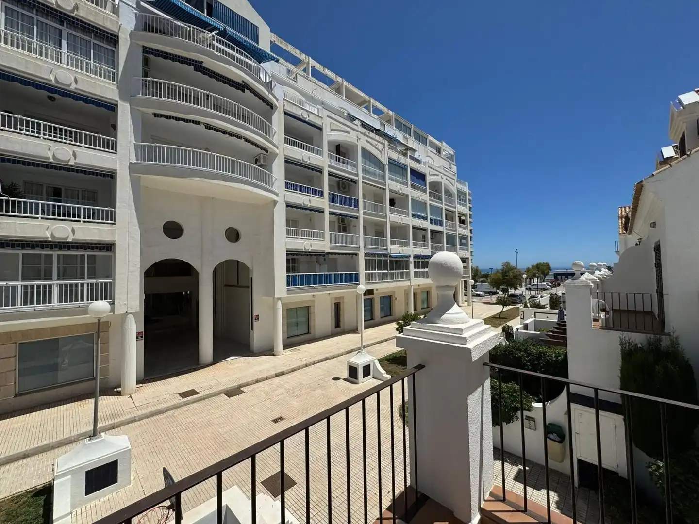 Außenansicht von Einfamilien-Reihenhaus zum Verkauf in Fuengirola mit Klimaanlage, Terrasse und Möbliert